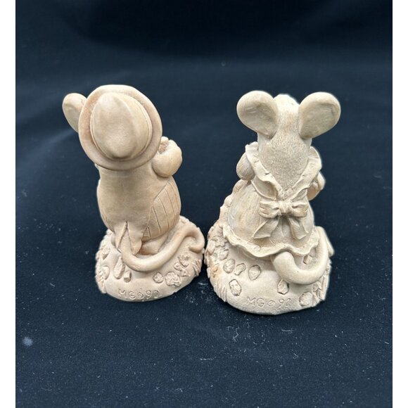 Vintage Light Brown, Groom Bride Mouse in Her Dress, Holding a Bag Purse, MC '9 - Picture 2 of 16